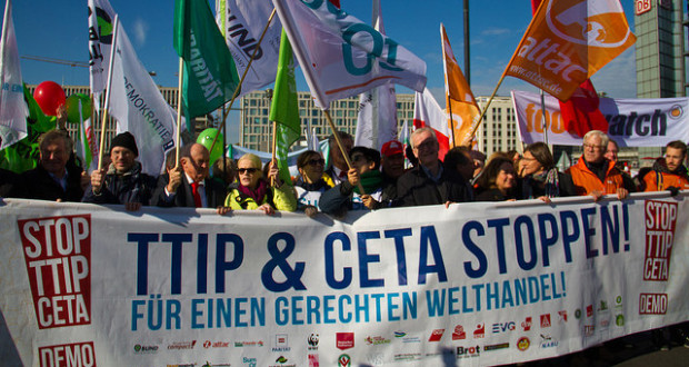 Anti-TTIP/CETA-Demo in Berlin am 10.10.2015. Bild: Flickr / Mehr Demokratie CC BY-SA 2.0